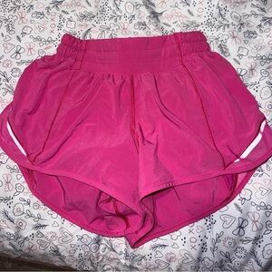 Lululemon Sonic Pink 2.5” Hotty Hot Shorts. Low Rise